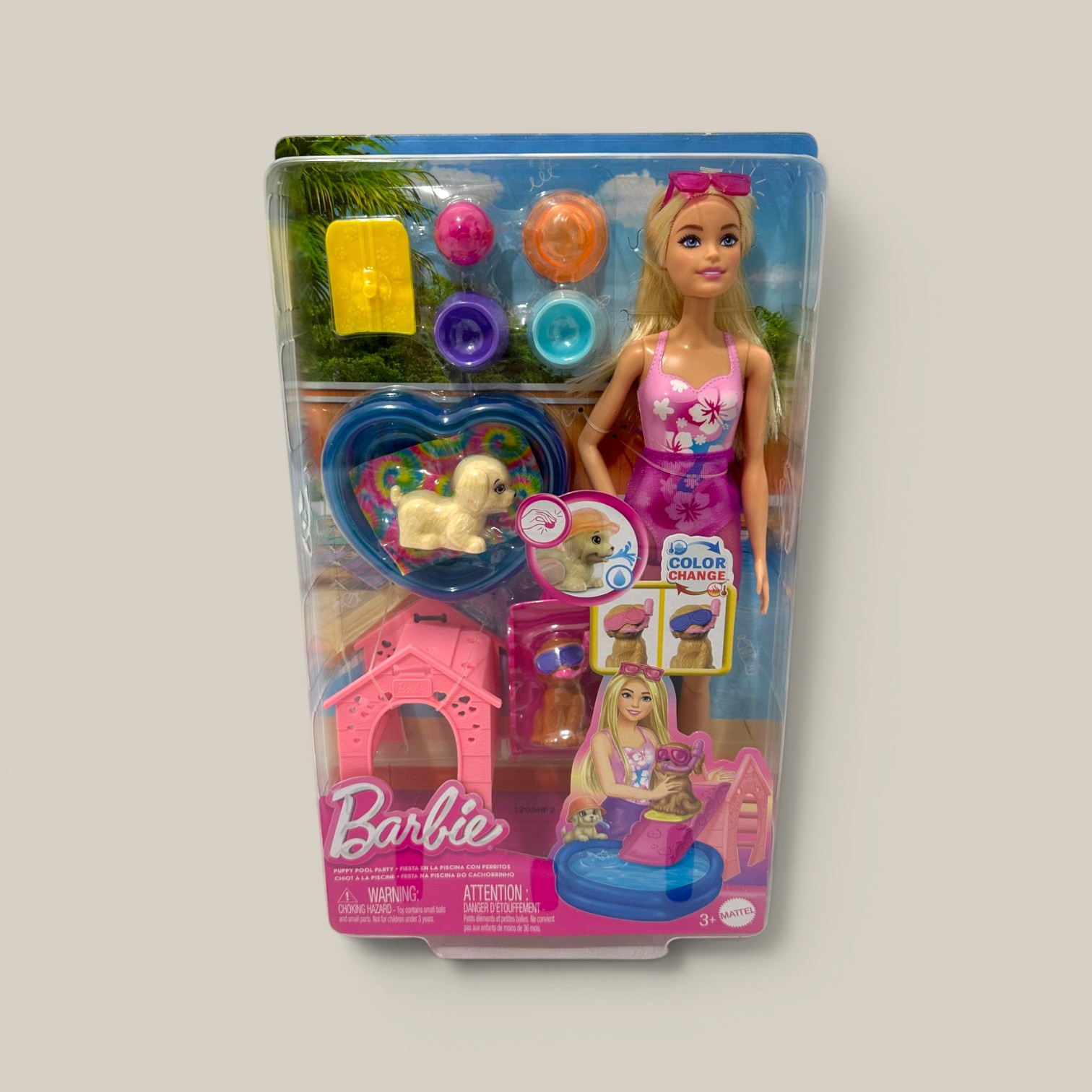 Muñeca Barbie fiesta de cachorros en la piscina